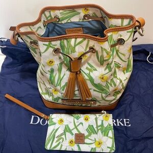Dooney & Bourke White Purse with Drawstring and Flowers Like New